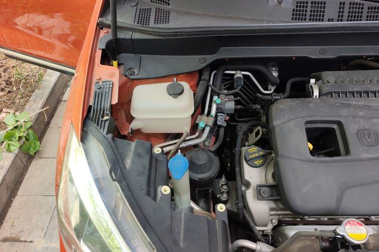 Used CHANGAN CS15 2016 1.5L Automatic Luxury Edition Engine Bay Right