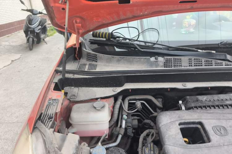 Used CHANGAN CS15 2016 1.5L Automatic Fashion Edition Engine Bay Right