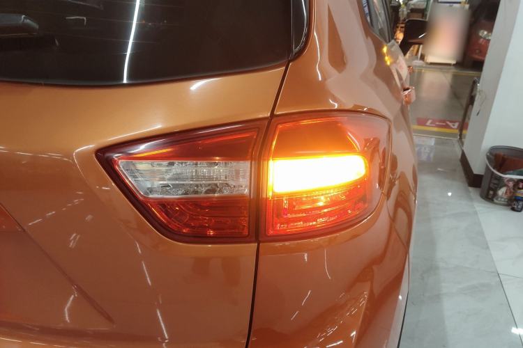 Used CHANGAN CS15 2016 1.5L Manual Fashion Edition Exterior 3