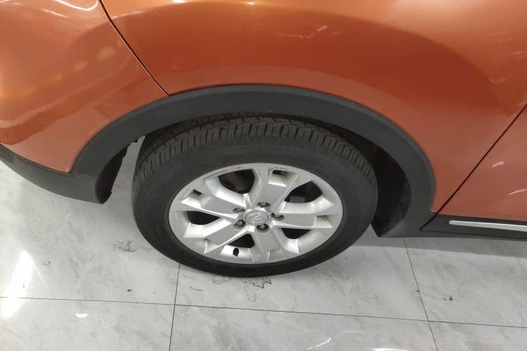 Used CHANGAN CS15 2016 1.5L Manual Fashion Edition Exterior 4
