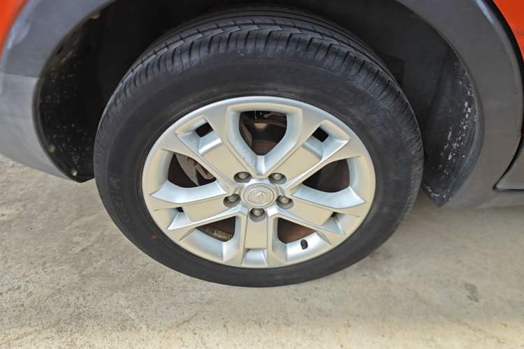 Used CHANGAN CS15 2016 1.5L Manual Fashion Edition Exterior 5