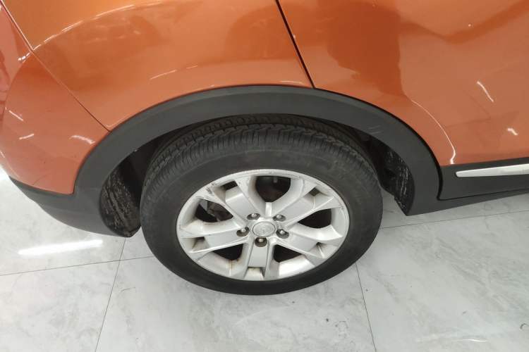 Used CHANGAN CS15 2016 1.5L Manual Fashion Edition Exterior 5