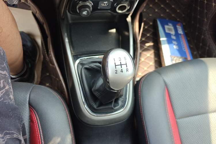 Used CHANGAN CS15 2016 1.5L Manual Fashion Edition Gear Lever