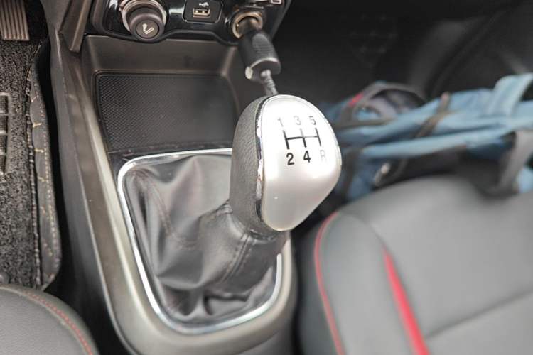 Used CHANGAN CS15 2016 1.5L Manual Fashion Edition Gear Lever