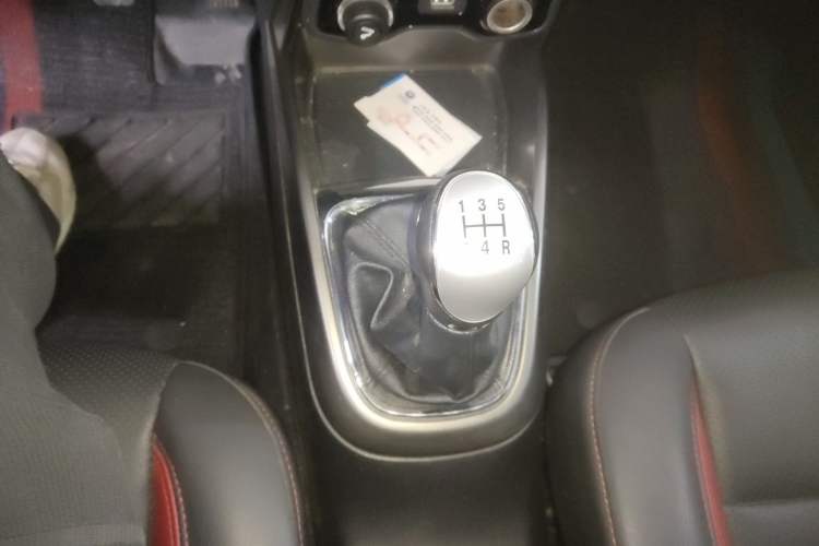 Used CHANGAN CS15 2016 1.5L Manual Fashion Edition Gear Lever