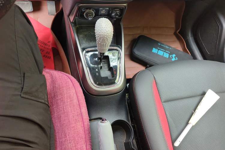 Used CHANGAN CS15 2016 1.5L Automatic Luxury Edition Gear Lever