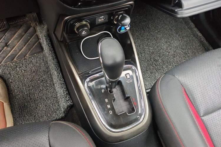 Used CHANGAN CS15 2016 1.5L Automatic Fashion Edition Gear Lever