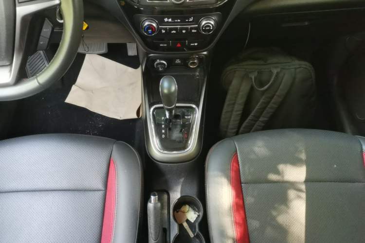 Used CHANGAN CS15 2016 1.5L Automatic Luxury Edition Gear Lever