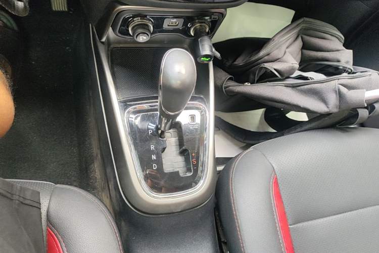 Used CHANGAN CS15 2016 1.5L Automatic Fashion Edition Gear Lever