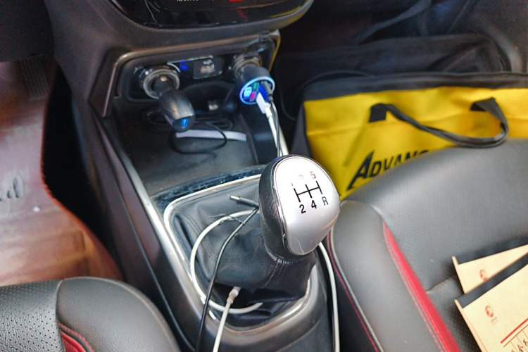 Used CHANGAN CS15 2016 1.5L Manual Fashion Edition Gear Lever