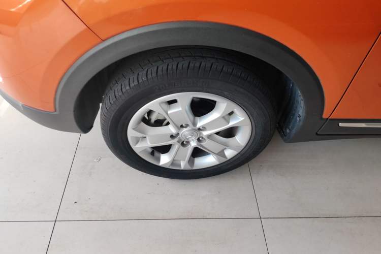 Used CHANGAN CS15 2016 1.5L Automatic Fashion Edition Left Front Wheel Hub