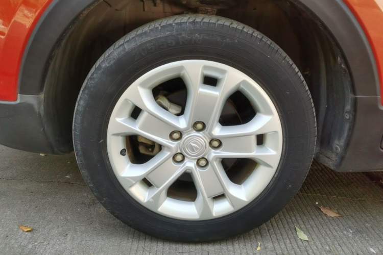 Used CHANGAN CS15 2016 1.5L Automatic Luxury Edition Left Front Wheel Hub