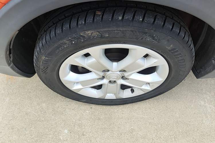 Used CHANGAN CS15 2016 1.5L Automatic Fashion Edition Left Front Wheel Hub