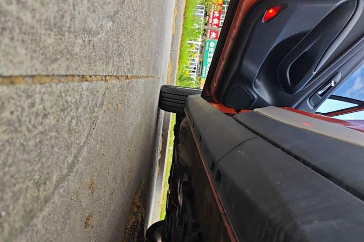 Used CHANGAN CS15 2016 1.5L Manual Fashion Edition Left Side Sill