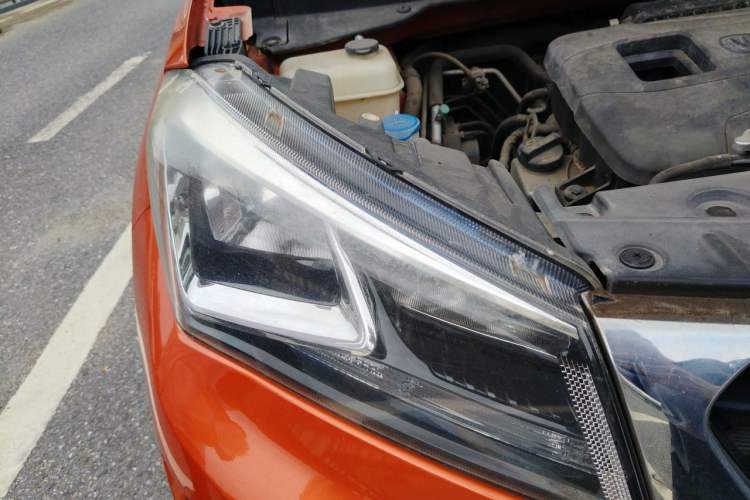 Used CHANGAN CS15 2016 1.5L Manual Luxury Edition Right Front Headlight
