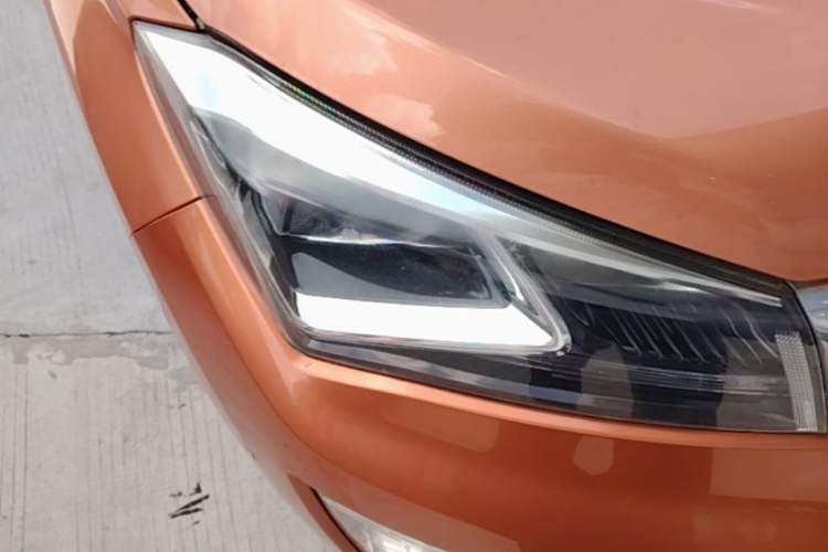 Used CHANGAN CS15 2016 1.5L Manual Luxury Edition Right Front Headlight