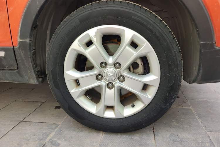 Used CHANGAN CS15 2016 1.5L Automatic Luxury Edition Right Front Wheel Hub