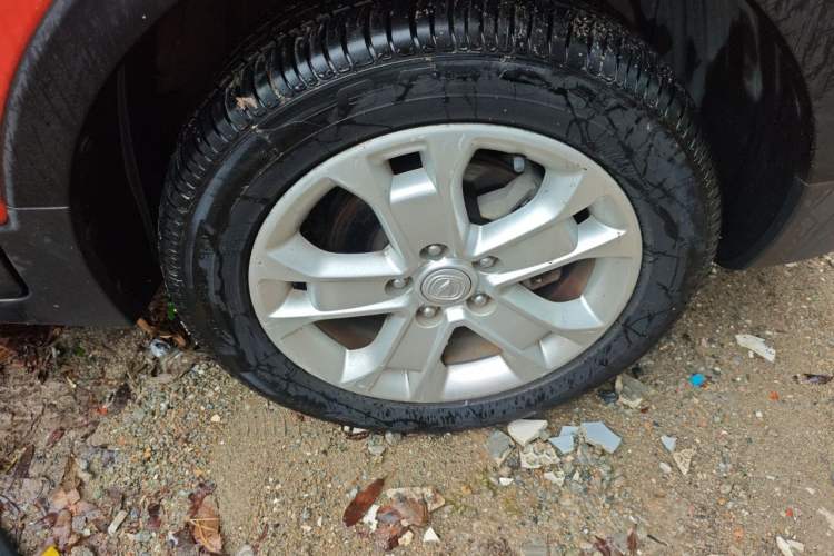Used CHANGAN CS15 2016 1.5L Automatic Fashion Edition Right Front Wheel Hub