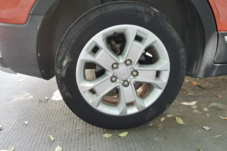 Used CHANGAN CS15 2016 1.5L Automatic Luxury Edition Right Rear Wheel Hub