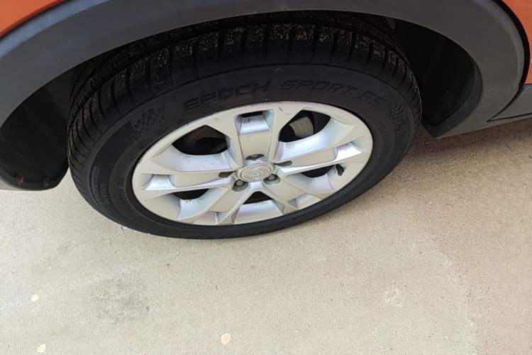 Used CHANGAN CS15 2016 1.5L Automatic Fashion Edition Right Rear Wheel Hub
