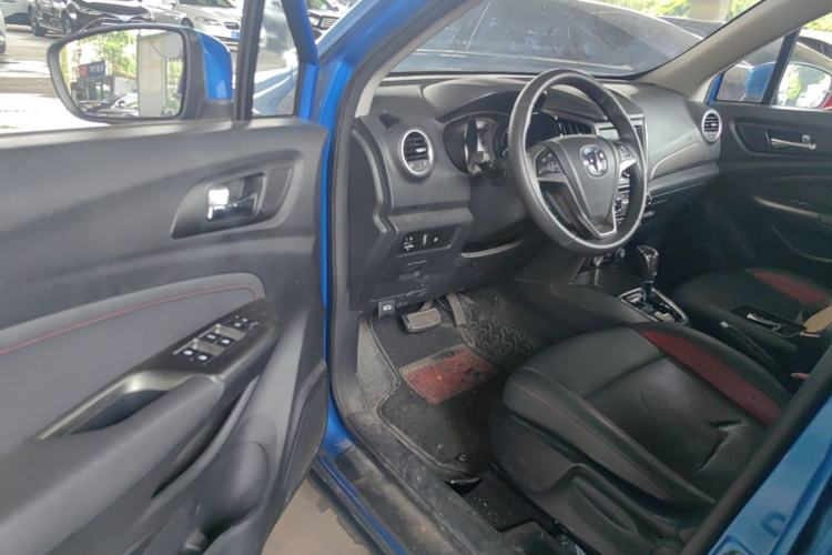 Used CHANGAN CS15 2017 1.5L Automatic Luxury Model with Sunroof Driver Seat