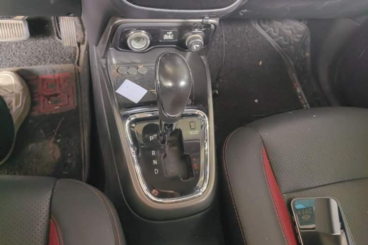 Used CHANGAN CS15 2017 1.5L Automatic Luxury Model with Sunroof Gear Lever