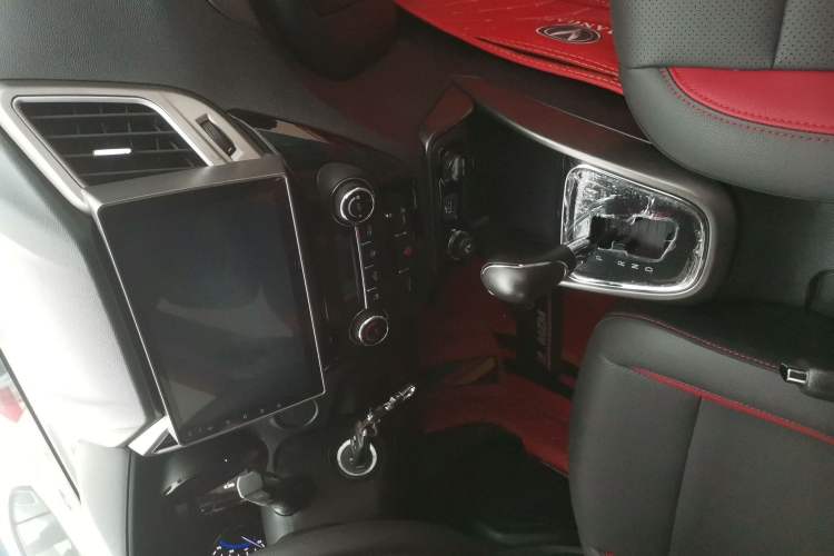 Used CHANGAN CS15 2017 1.5L Automatic Luxury Model with Sunroof Interior 5