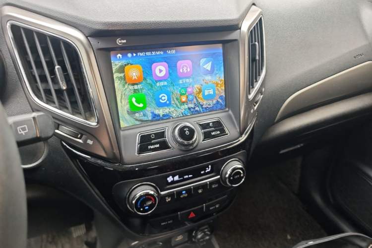 Used CHANGAN CS15 2017 1.5L Manual Luxury Sunroof Edition Audio And AC Panel