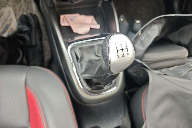 Used CHANGAN CS15 2017 1.5L Manual Luxury Sunroof Edition Gear Lever