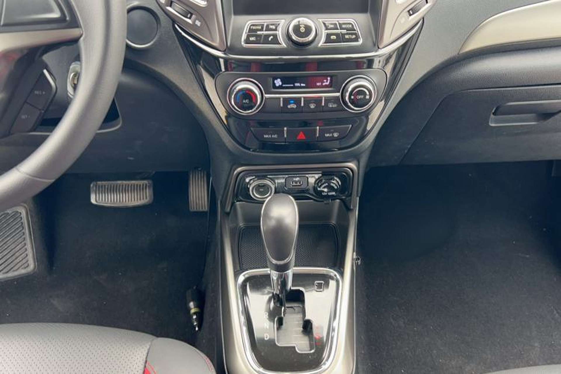 Used CHANGAN CS15 2017 1.5L Automatic Luxury Model with Sunroof Gear Lever