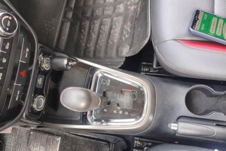 Used CHANGAN CS15 2017 1.5L Automatic Luxury Model with Sunroof Gear Lever