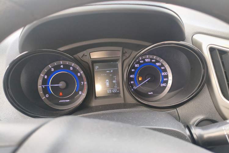 Used CHANGAN CS15 2017 1.5L Automatic Luxury Model with Sunroof Instrument Cluster