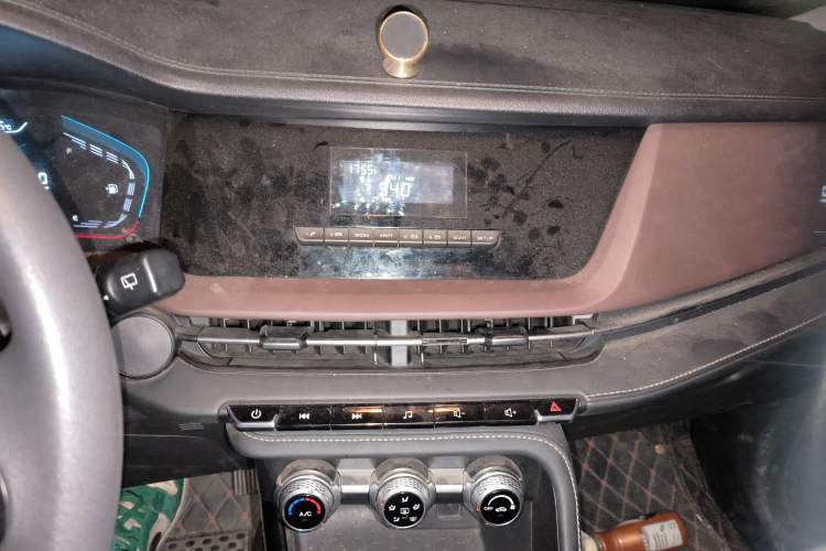 Used CHANGAN CS15 2019 1.5L Automatic Comfort Edition China VI Standard Audio And AC Panel