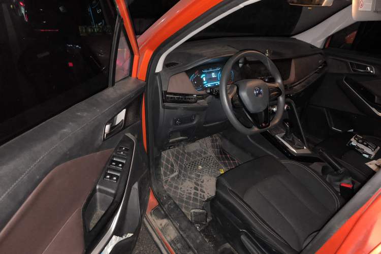 Used CHANGAN CS15 2019 1.5L Automatic Comfort Edition China VI Standard Driver Seat
