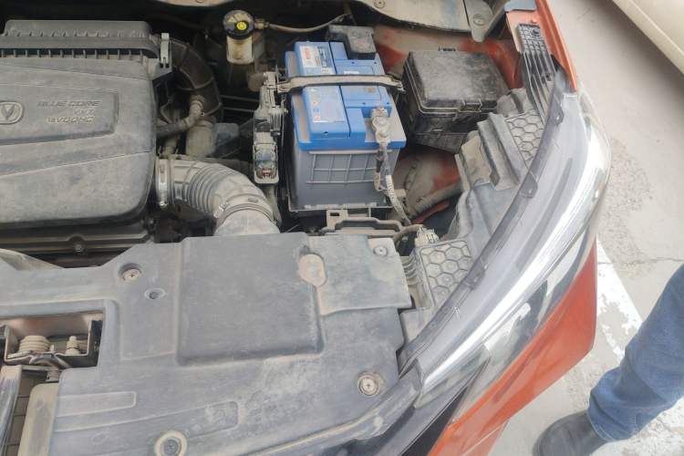 Used CHANGAN CS15 2019 1.5L Automatic Entry Model China VI Standard Engine Bay Left