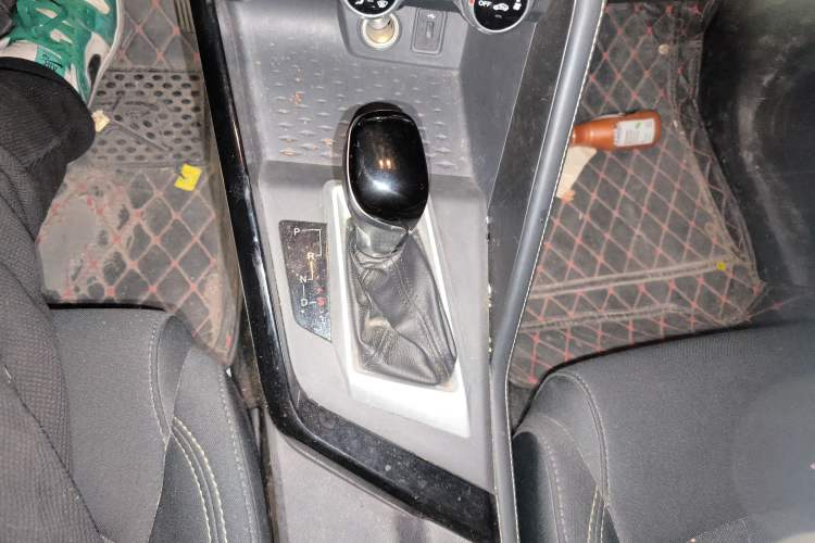 Used CHANGAN CS15 2019 1.5L Automatic Comfort Edition China VI Standard Gear Lever