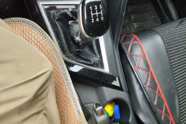 Used CHANGAN CS15 2019 1.5L Manual Comfort Model China V Standard Gear Lever