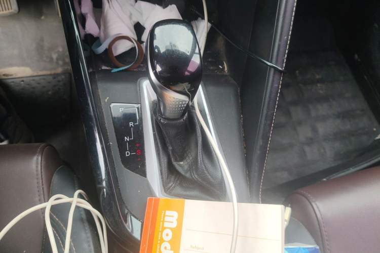 Used CHANGAN CS15 2019 1.5L Automatic Entry Model China VI Standard Gear Lever