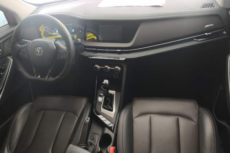 Used CHANGAN CS15 2019 1.5L Automatic Entry Model China VI Standard Interior 2