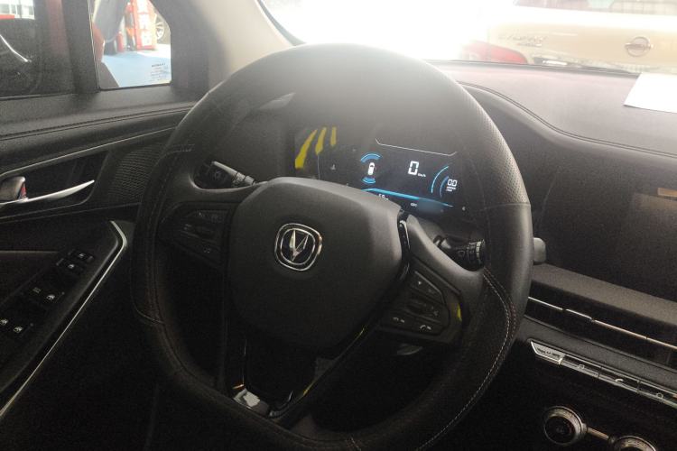 Used CHANGAN CS15 2019 1.5L Automatic Entry Model China VI Standard Interior 3