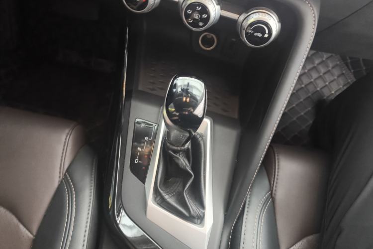 Used CHANGAN CS15 2019 1.5L Automatic Entry Model China VI Standard Interior 6