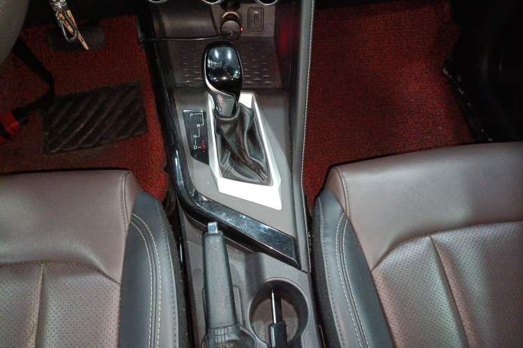 Used CHANGAN CS15 2019 1.5L Automatic Entry Model China VI Standard Gear Lever