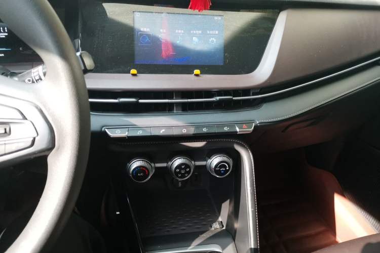Used CHANGAN CS15 2019 1.5L Manual Entry-Level Version China VI Standard Audio And AC Panel