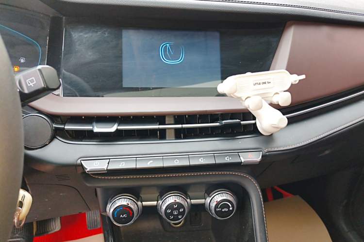 Used CHANGAN CS15 2019 1.5L Automatic Entry Model China VI Standard Audio And AC Panel