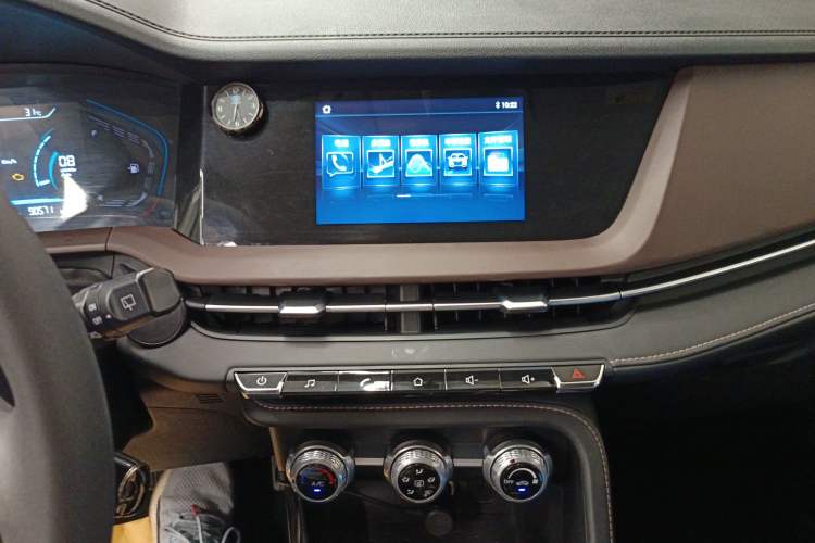Used CHANGAN CS15 2019 1.5L Automatic Entry Model China VI Standard Audio And AC Panel