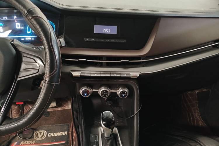 Used CHANGAN CS15 2019 1.5L Automatic Comfort Edition China VI Standard Audio And AC Panel