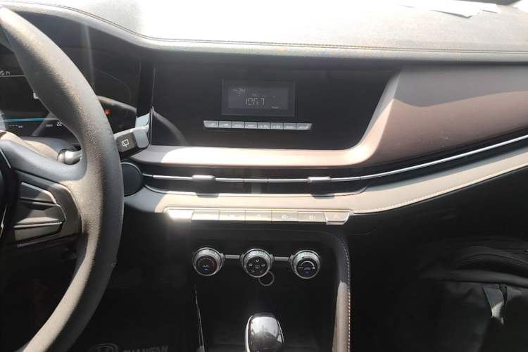 Used CHANGAN CS15 2019 1.5L Automatic Comfort Edition China VI Standard Audio And AC Panel