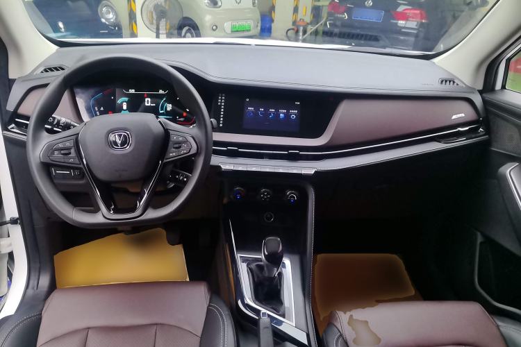 Used CHANGAN CS15 2019 1.5L Manual Entry-Level Version China VI Standard Center Console