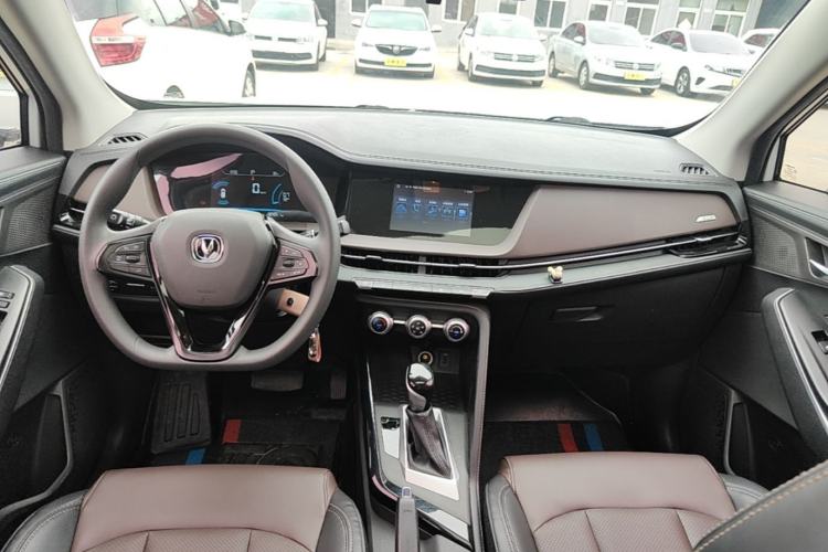 Used CHANGAN CS15 2019 1.5L Automatic Entry Model China VI Standard Center Console