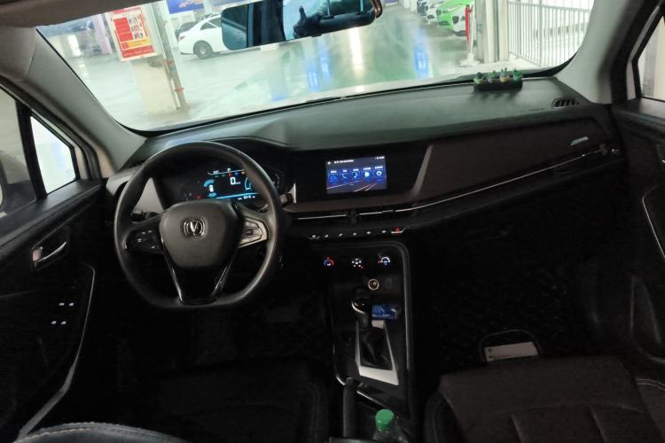 Used CHANGAN CS15 2019 1.5L Automatic Entry Model China VI Standard Center Console